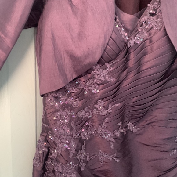 Purple gown - Picture 2 of 4